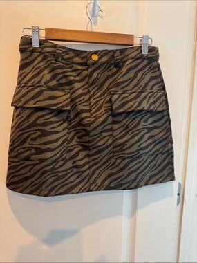 Jealous Tomato Olive Zebra Cargo Mini Skirt Size Medium